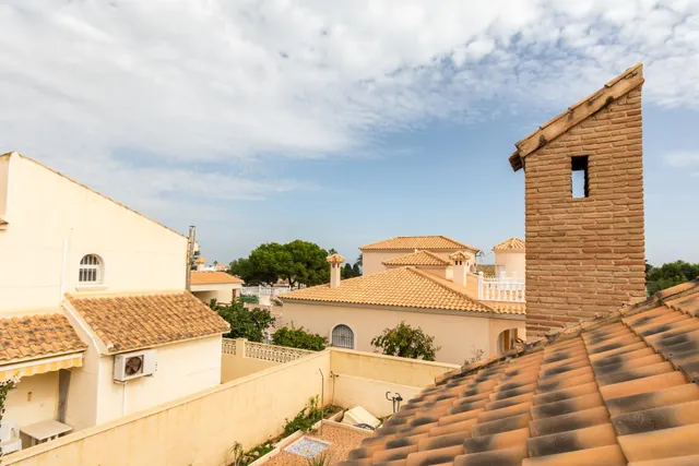 Chalet independiente a la venta en Playa Flamenca — 49