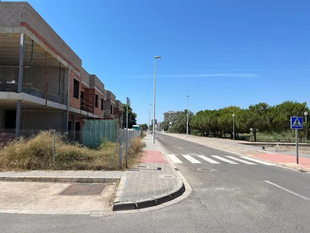 ADOSADO A ESTRENAR JUNTO A LA PLAYA DE MONCOFA - foto 5