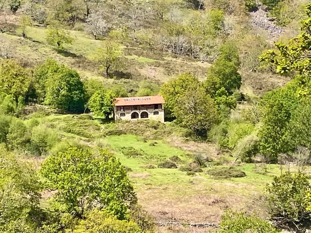 CASA DE PIEDRA EN PARQUE NATURAL RESERVA DEL SAJA — 41