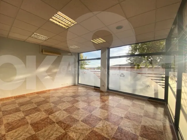 LOCAL COMERCIAL ACONDICIONADO EN BUENAVISTA / AV EUROPA - foto 3