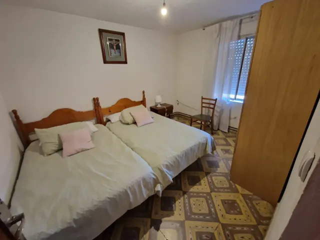 SE VENDE CASA EN VILLACALBIEL, 2 PLANTAS, PATIO 60 M2, CALEF - foto 5
