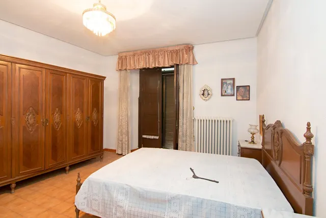 Escpecatcular Casa- Edficicio en el Centro de Baza — 37