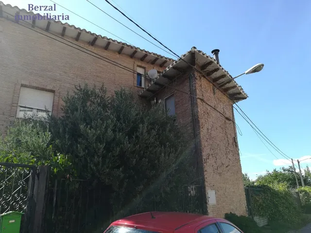 Casa magnifica, de dimensiones extraordinarias a veinte minutos andando del centro. — 22