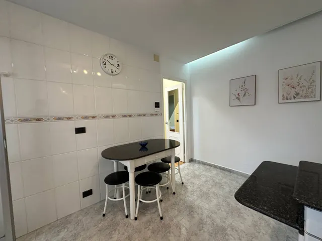 Amplio piso de 4 habitaciones con terraza y garaje en Rúa Erin (Zona Sur) — 6