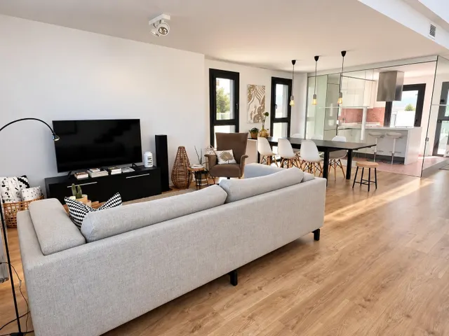 Preciosa casa de esquina con 3 dormitorios, amplia parcela privada y vistas panorámicas en Albir — 9