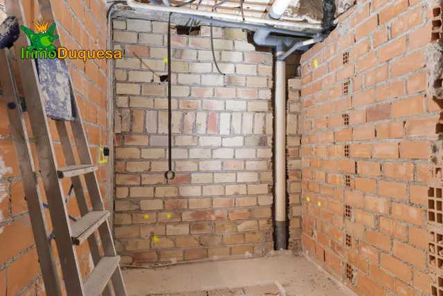 Piso de 3 dorm. + 2 baños (Para reformar) — 18