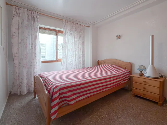 Oportunidad! Amplio apartamento con 4 dormitorios + 2 Baños y Terraza con vistas laterales al mar (160 mts playa) — 24