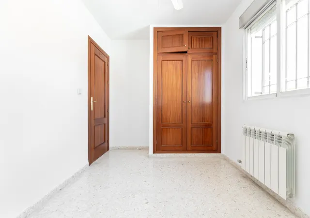 Vive en el corazón de Armilla: 4 dormitorios, patio, terraza y garaje — 15