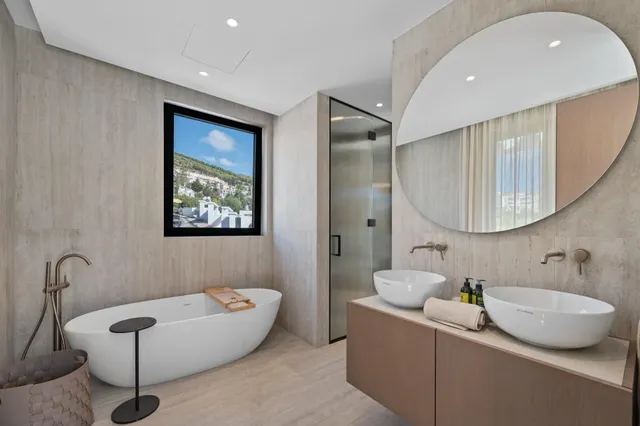 Espectacular villa de nueva construcción con vistas panorámicas al mar en Benalmádena — 24