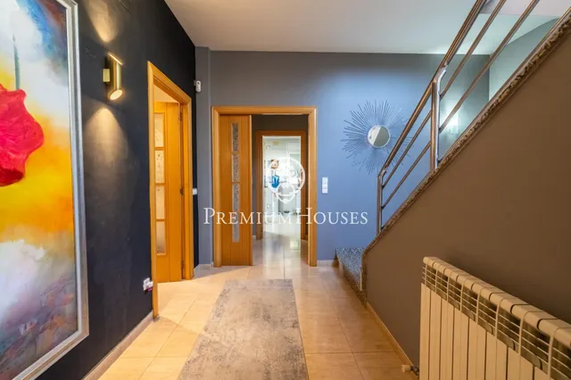 Chalet en venta con ascensor, piscina y grandes espacios en Canet de Mar — 26