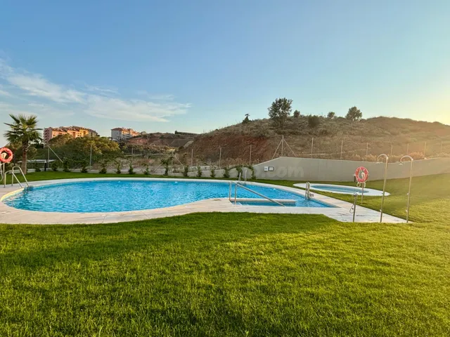 Moderno Apartamento en Fuengirola con Vistas y Amplias Zonas - foto 5