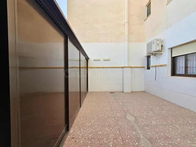 Piso de 3 dormitorios con terraza y garaje en San Vicente del Raspeig — 2