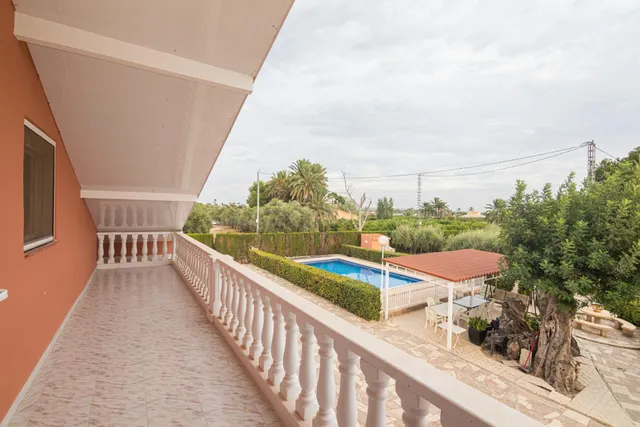 Chalet sito en Valverde con 6 habitaciones, 3 baños, piscina y garaje — 4