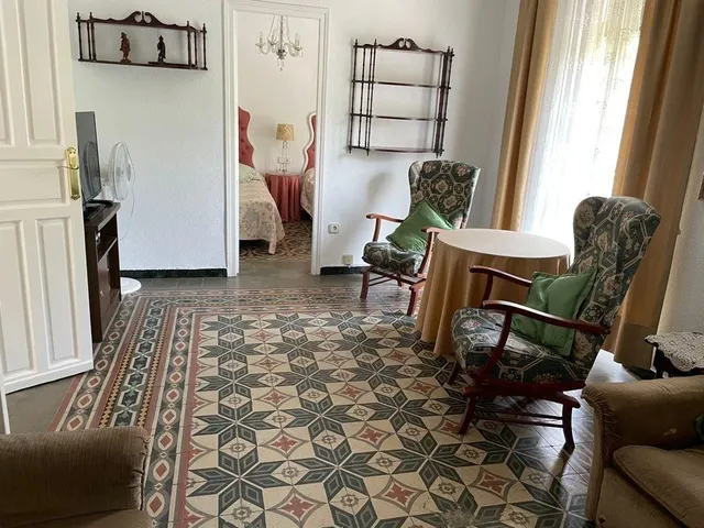 Oportunidad Única en Benalúa: Edificio con Potencial de Desarrollo — 7