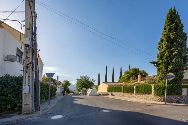 Compra tu parcela para hacer la casa de tus sueños a 5 min de Granada. Huétor Vega — 17