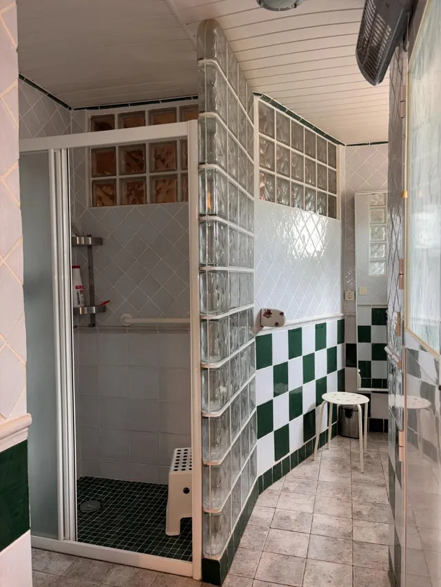** CHALET CON NAVE DE 200 M2 + TALLER DE 60 M2 + PISCINA EN PARCELA DE 4.000 M2**  **Una propiedad única en La Hoya (Elche) por 350.000 €**, ideal para quienes buscan espacio y privacidad — 6