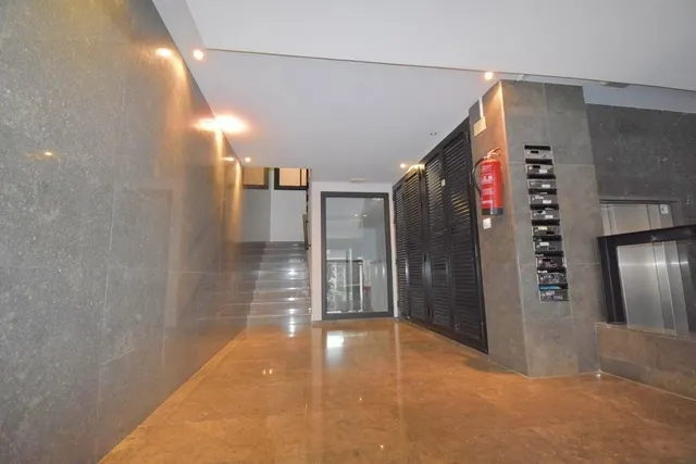 Amplio piso SE VENDE en Torrevieja – 3 habitaciones, terraza y garaje incluido — 35