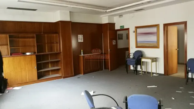 OCASION! SE ALQUILA GRAN ENTREPLANTA CON DIVERSOS DESPACHOS Y OFICINAS, EN EL CORAZON DE ALBACETE — 3