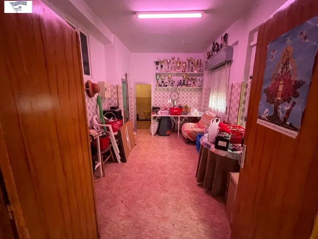 LOCAL ESQUINERO CON POSIBILIDAD DE CONVERSIÓN A VIVIENDA — 10