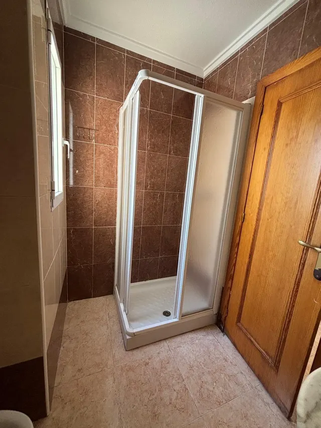 Ático de 2 dormitorios y 2 baños con piscina y parking a 550 metros del mar — 16