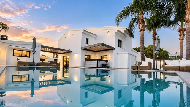 ESPECTACULAR VIVIENDA REFORMADA CON PISCINA, BODEGA, GIMNASI
