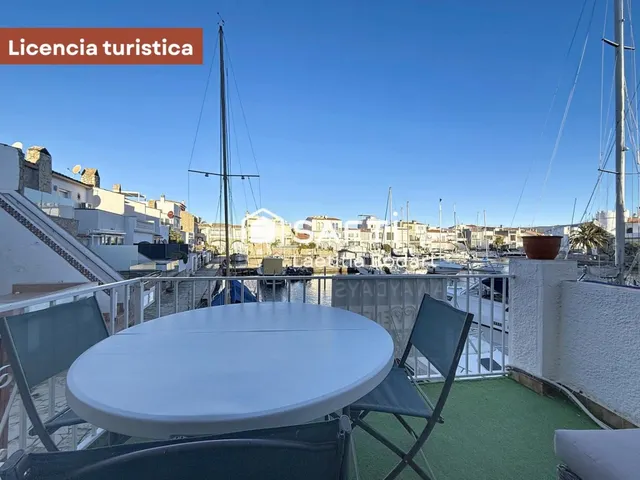 Piso con terraza, licencia turística  Empuriabrava — 23