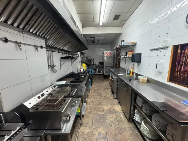 LOCAL COMERCIAL EN FUNCIONAMIENTO EN LOS CASTROS - foto 5