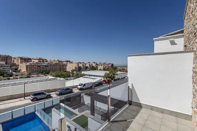 Vivienda de lujo en Urbanización SERRALLO HILLS. — 28
