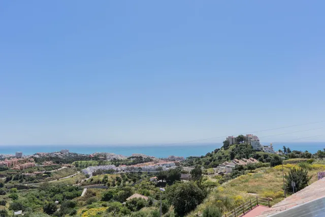 Chalet con Vistas al Mar  y la Montaña – Ubicación Privilegiada — 15