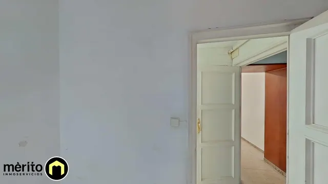 Piso para reformar en el centro de Alicante. — 26