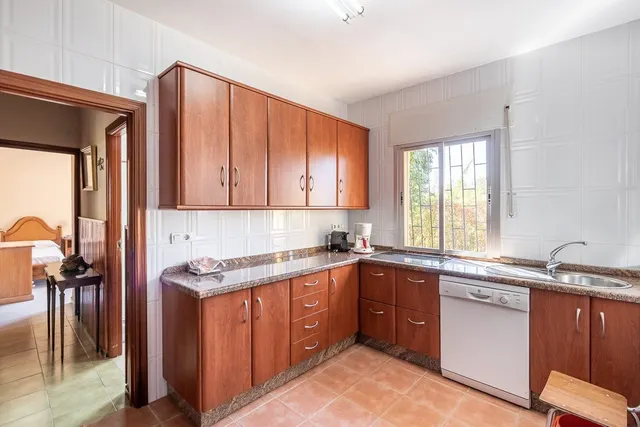 Chalet independiente con piscina y pista de tenis en Alfacar — 7