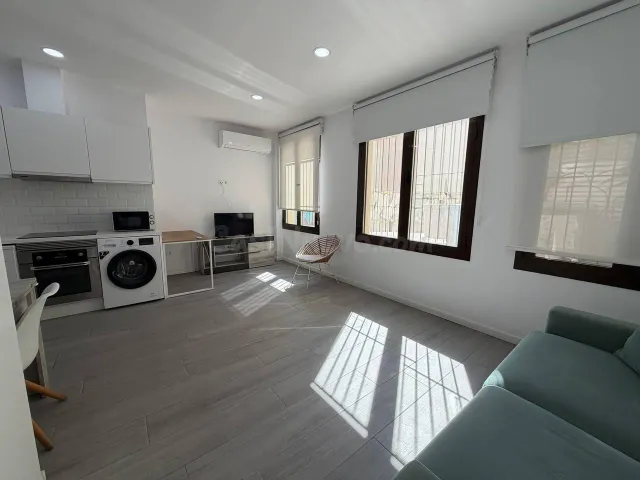Estudio reformado y luminoso en pleno centro de Valencia – C