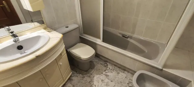 CHALET CON JARDÍN A UN PASO DEL CENTRO DE TORRELAVEGA.- — 20