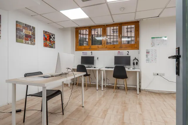 Venta de amplio y funcional local en zona inmejorable (avda. madrid) - Granada — 39