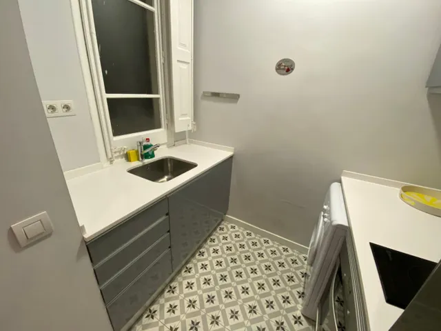 Apartamento con balcón junto a Passeig Sant Joan – Eixample — 7