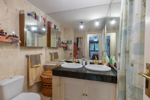 Exclusivo piso señorial con terraza en el Paseo del Salón (Cuesta de Escoriaza), con cochera y trastero. — 36