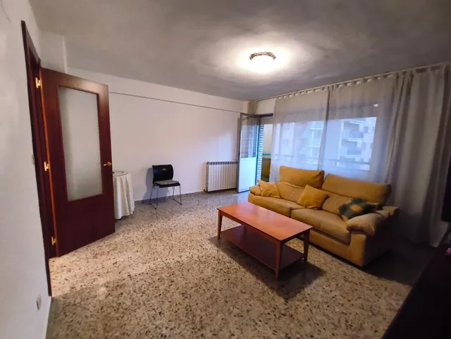 Piso de 89m2. Distribuido en tres dormitorios, salón, cocina y baño — 7
