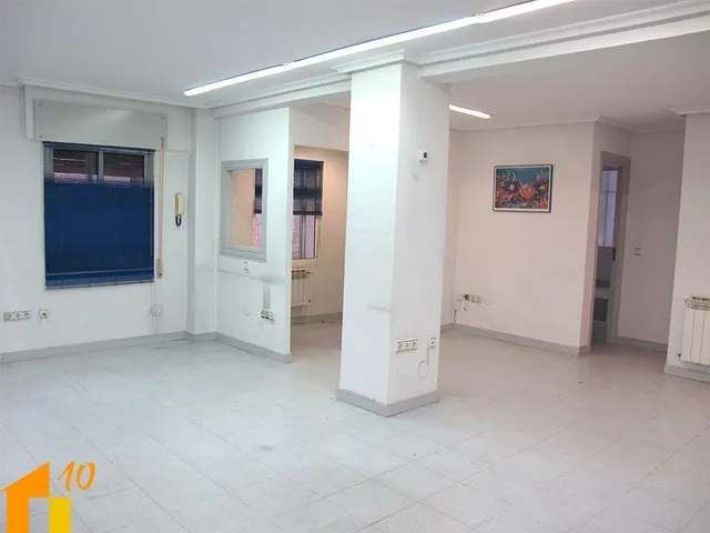 Vivienda en Avd. Arlanzón, zona Hacienda. — 21