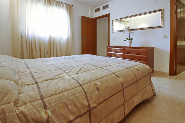 Soleado apartamento con vistas a la piscina en La Entrada, Punta Prima, Costa Blanca — 27