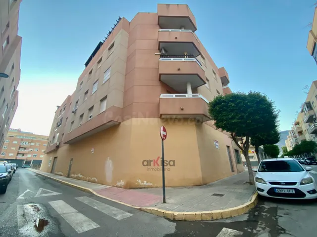 VENTA DE LOCAL COMERCIAL ESQUINA EN EJIDO CENTRO - ADMITE DI - foto 3