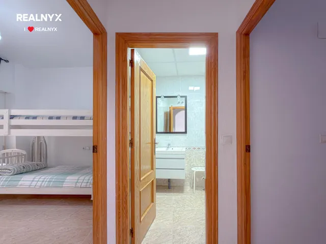 Encantador apartamento tipo bungalow con amplia terraza y licencia turística + Piscina comunitaria + Amplio patio — 17