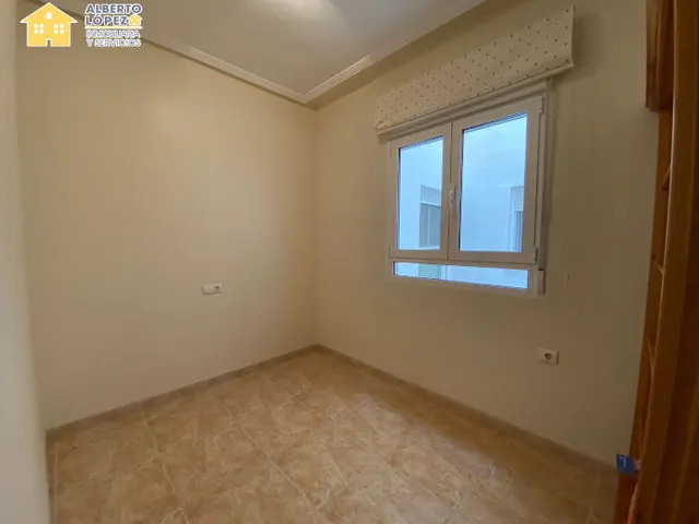 Vivienda de 3 dormitorios en alquiler de larga estancia en El Altet, Elche. — 21