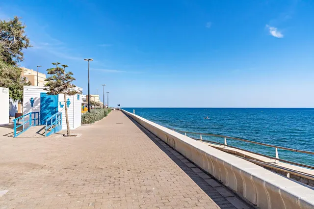 Vive en Balerma a tan solo unos minutos del mar. — 28