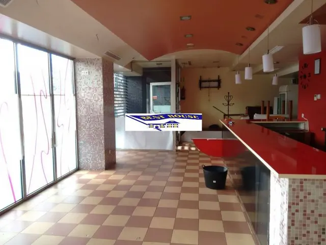 LOCAL COMERCIAL EQUIPADO PARA HOSTELERÍA. — 2