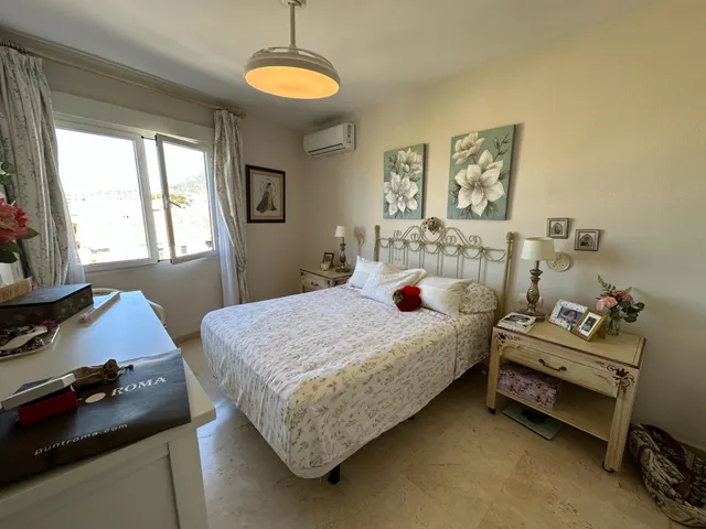 Amplio Piso de 140 m2 en Marbella con Garaje, Trastero y Terraza — 13