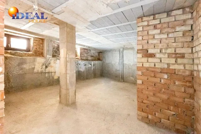 LOCAL EN VENTA JUNTO PLAZA ISABEL LA CATÓLICA — 8