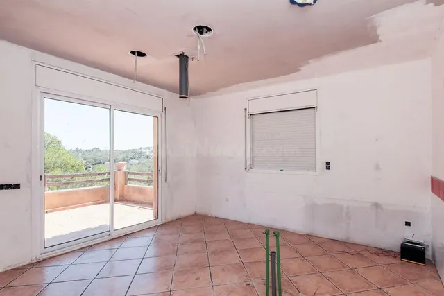 Casa independiente para reformar con vistas a la montaña en Olivella — 3