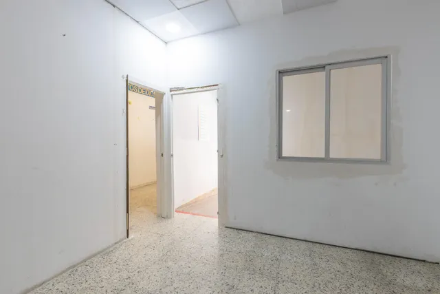 Local comercial en el zaidin, junto avda. dilar. — 10