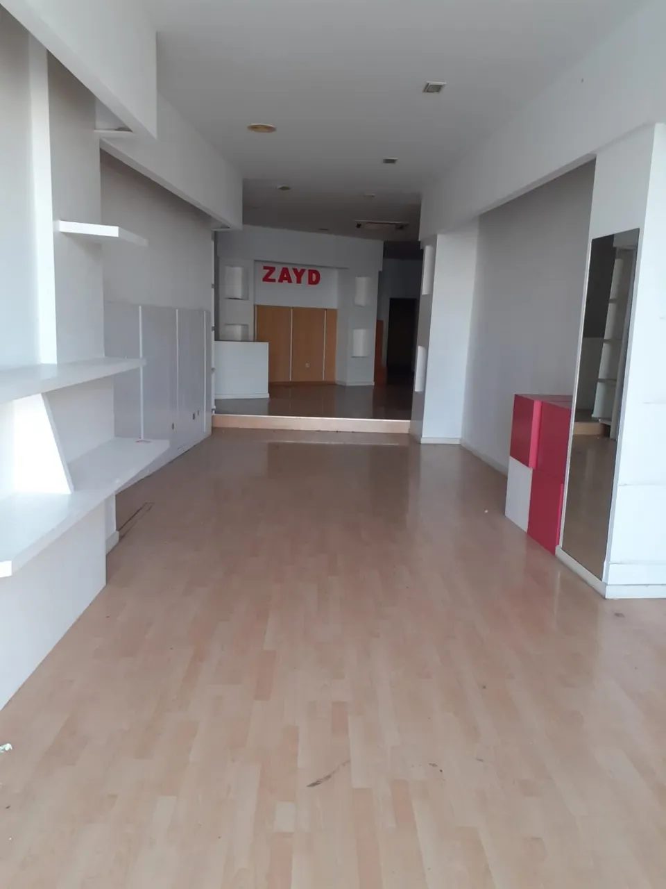 Urbis te ofrece un local comercial en venta en zona Delicias, Salamanca.