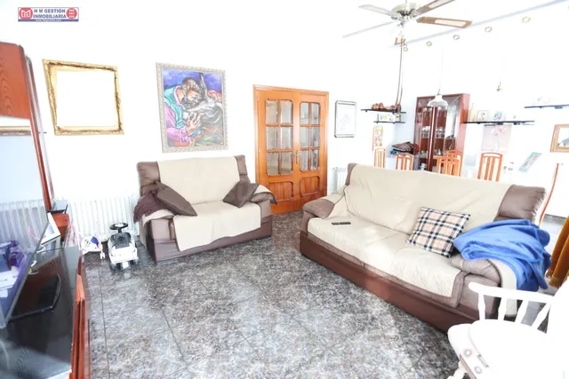 VIVIENDA EN 1ª PLANTA, CON 2 PATIOS DE LUCES, 4 DORMITORIOS, - foto 4